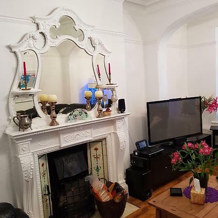 Beautiful Room In Victorian Family Home Ilford Exterior photo