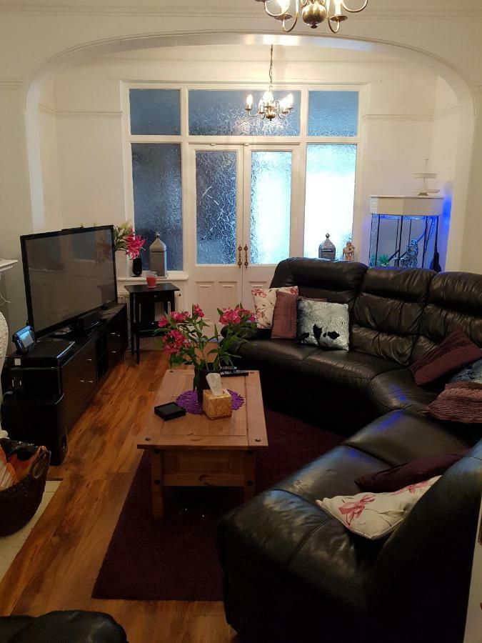 Beautiful Room In Victorian Family Home Ilford Exterior photo