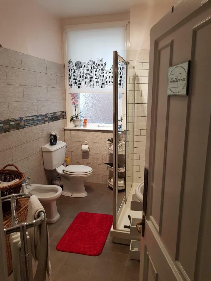 Beautiful Room In Victorian Family Home Ilford Exterior photo
