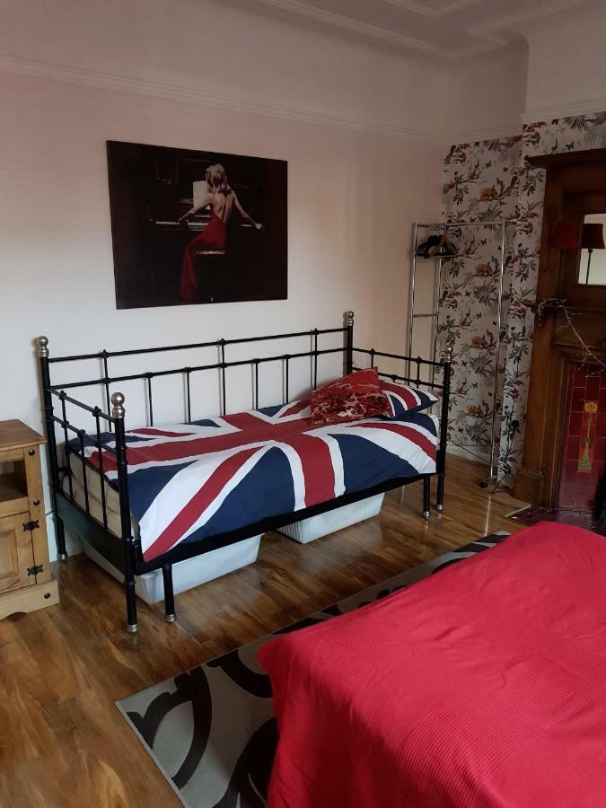 Beautiful Room In Victorian Family Home Ilford Exterior photo
