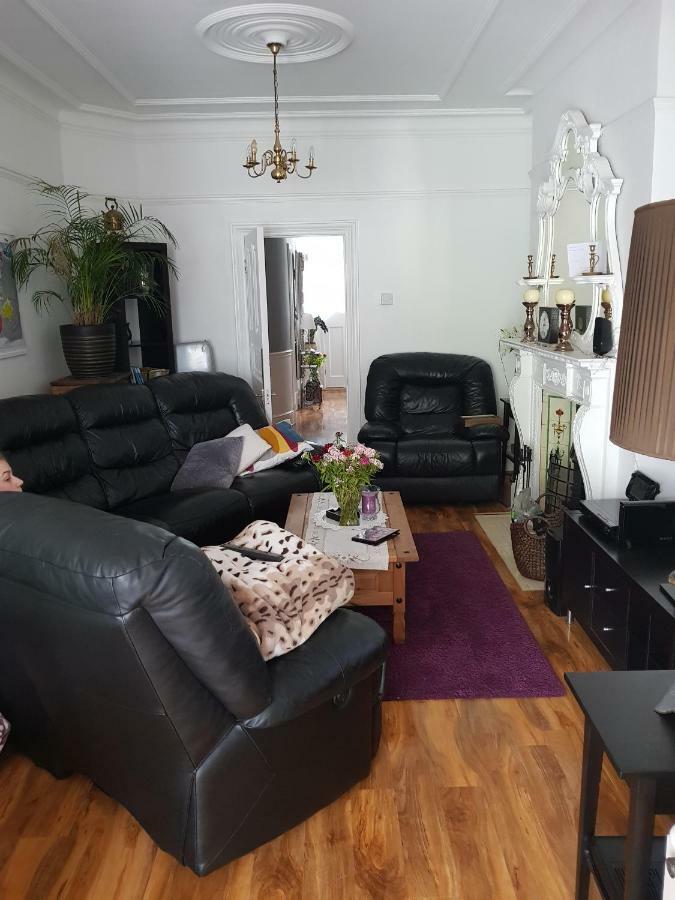 Beautiful Room In Victorian Family Home Ilford Exterior photo